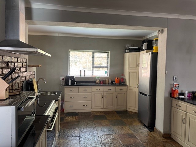 4 Bedroom Property for Sale in Humerail Eastern Cape